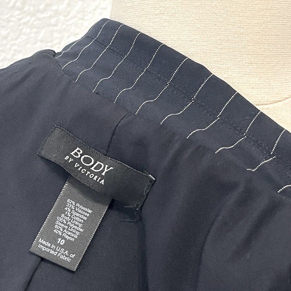 Body by Victoria Blazer Size 10 Black in Color - Picture 5 of 5